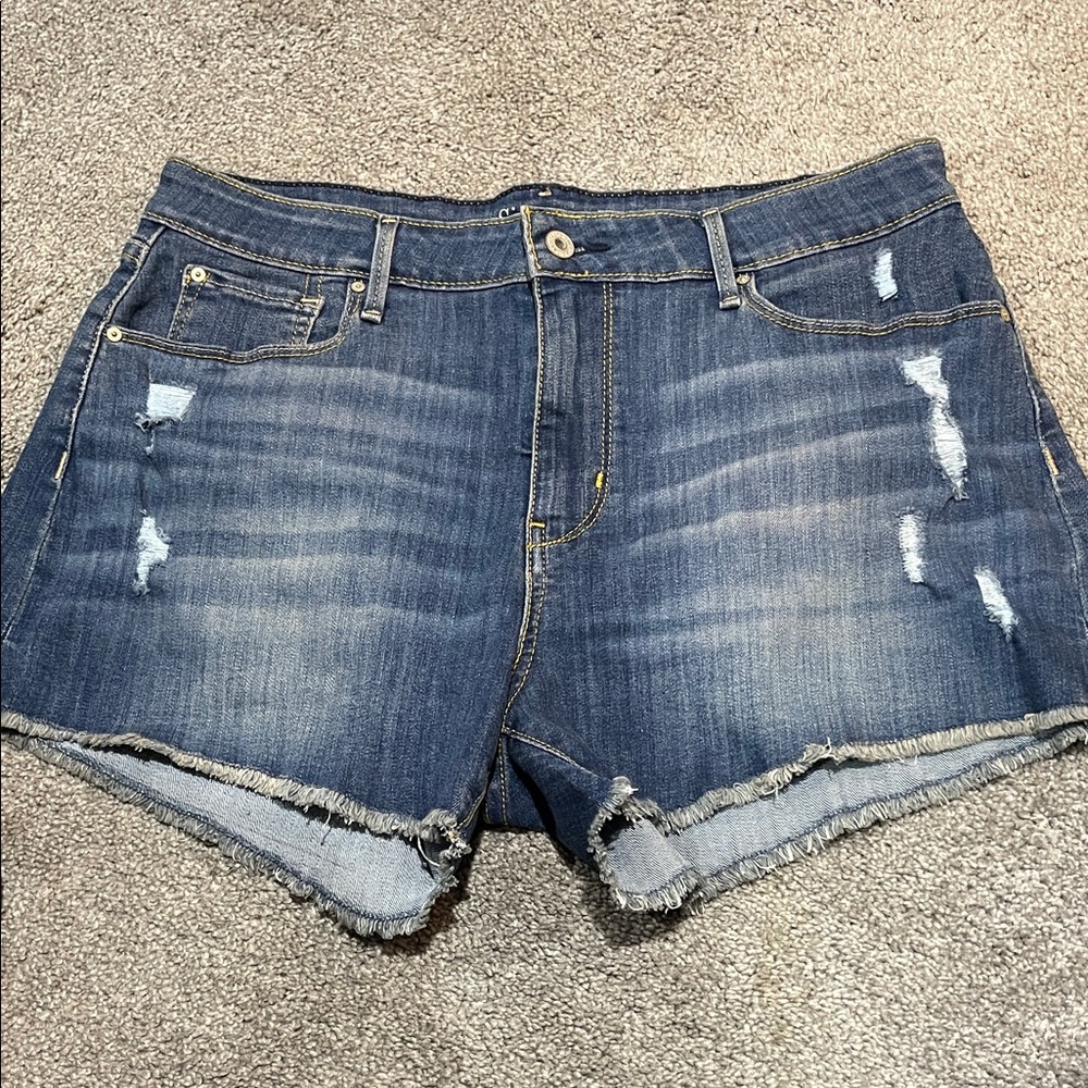 NWOT Levi signature stretchy high rise jean shorts